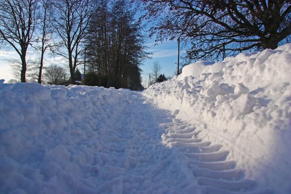 snow 567705 1920 1024x683 - Winterdienst: Wie Sie Ihre Immobilie sicher durch die kalte Jahreszeit bringen